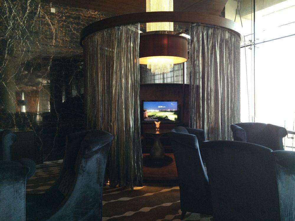 Le Meridien City Centre Bahrain Manama Exterior foto The lounge at the airport