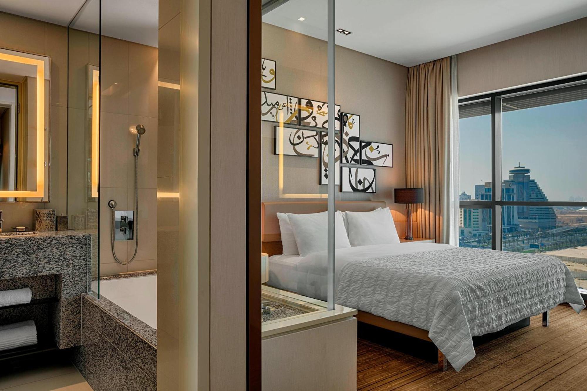 Le Meridien City Centre Bahrain Manama Exterior foto A bedroom at the hotel